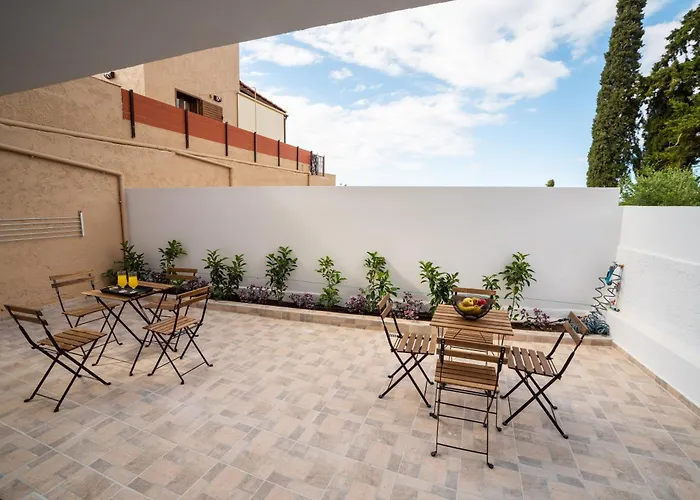 Athinais Apartament *