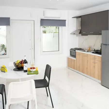 Apartament Athinais *